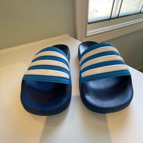 Adidas Slides Youth 12 - Picture 1 of 3